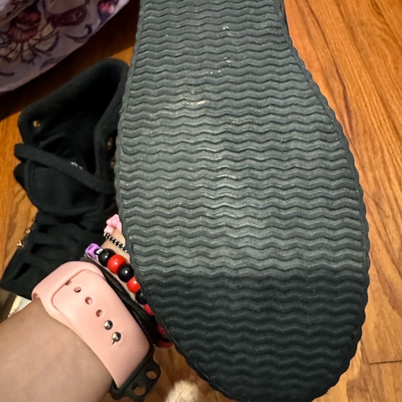 VEUC ankle height, black leather & gold metal skull embellishments plus gold to - Picture 8 of 10